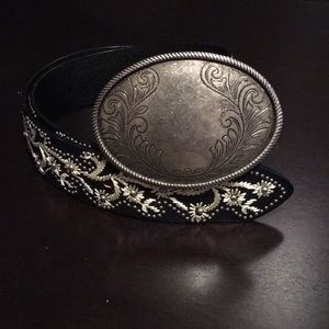 NWOT. Embroidered Black Belt w/ Vintage Buckle